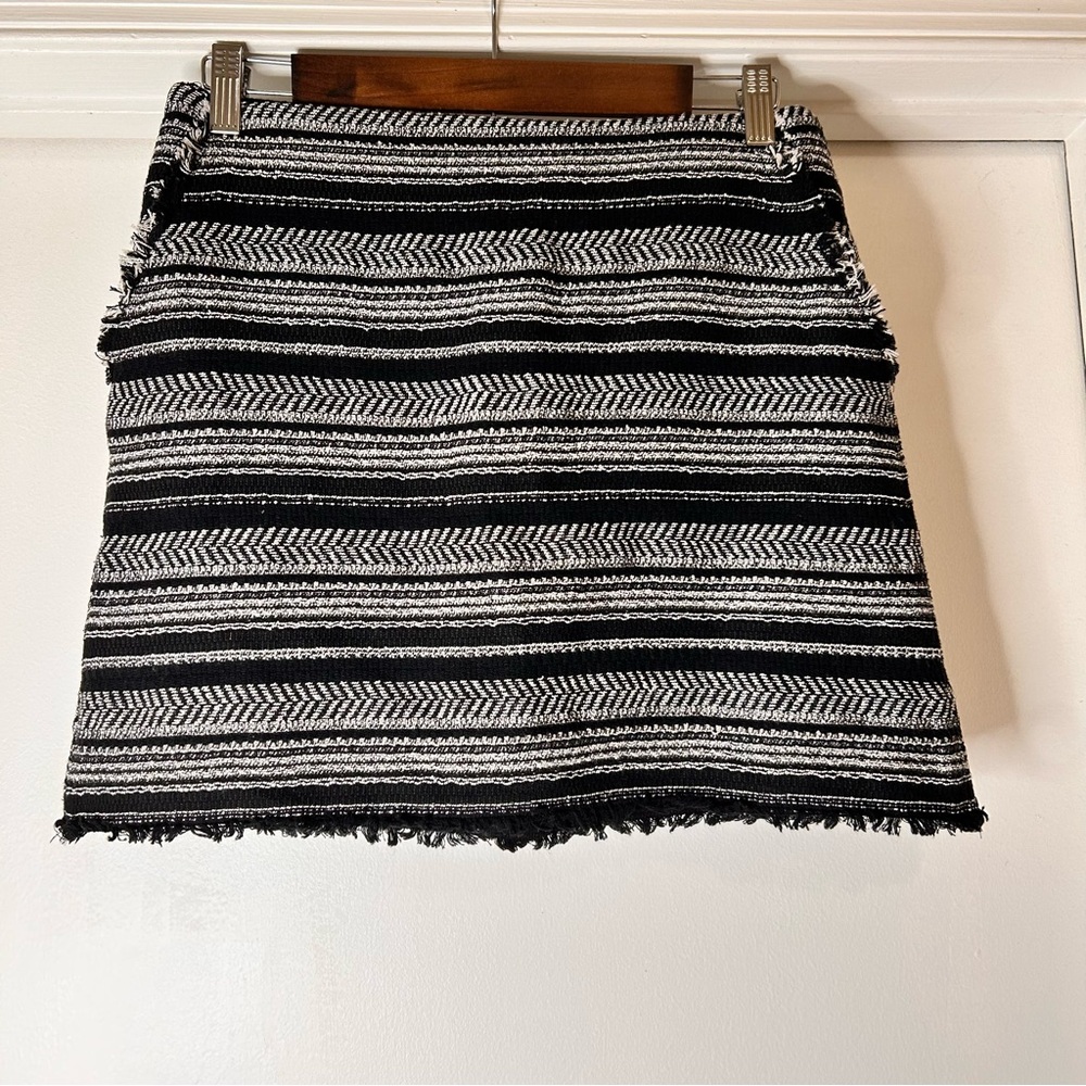 Ann Taylor LOFT Black and White Tweed Mini Skirt - Size 4 - Picture 2 of 10